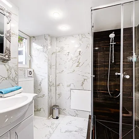 Gloria Downtown Apartment